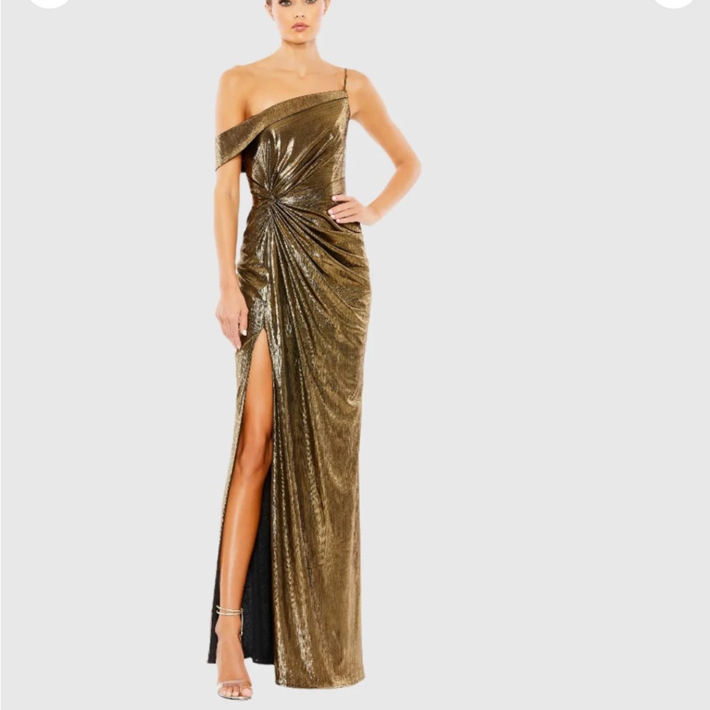 Mac Duggal Elegant Gold One-Shoulder Dress
